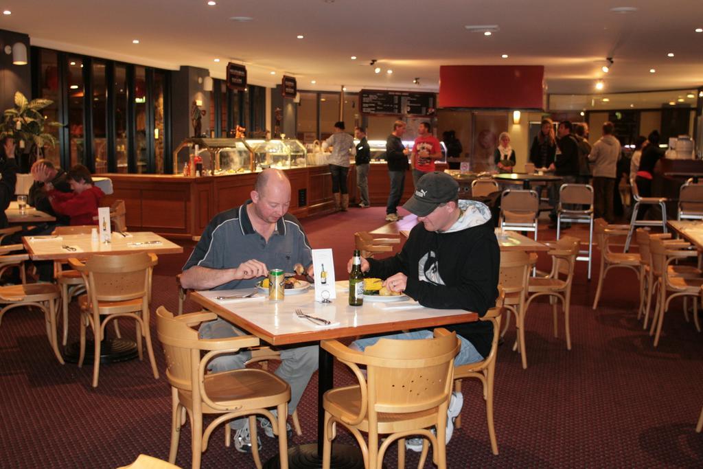 The Station Hotel Jindabyne Exterior foto