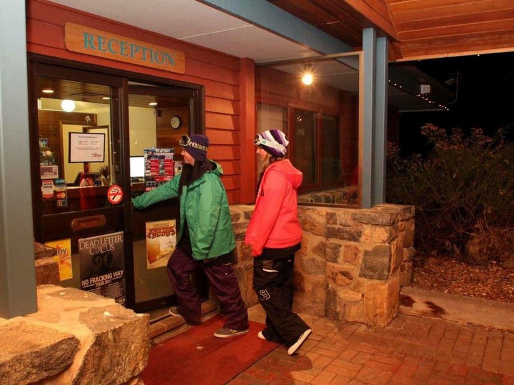 The Station Hotel Jindabyne Exterior foto